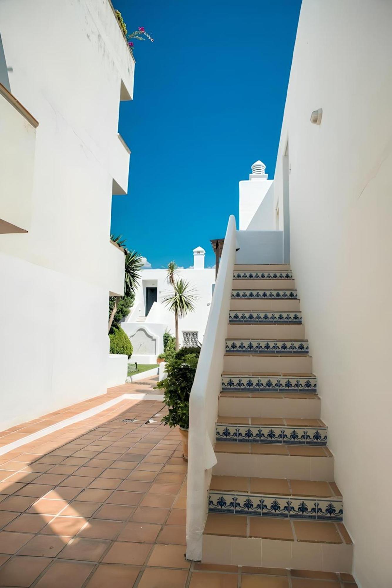 Gorgeous 2Br Apt. W/ Mountain View Puerto Banus Марбелья Екстер'єр фото